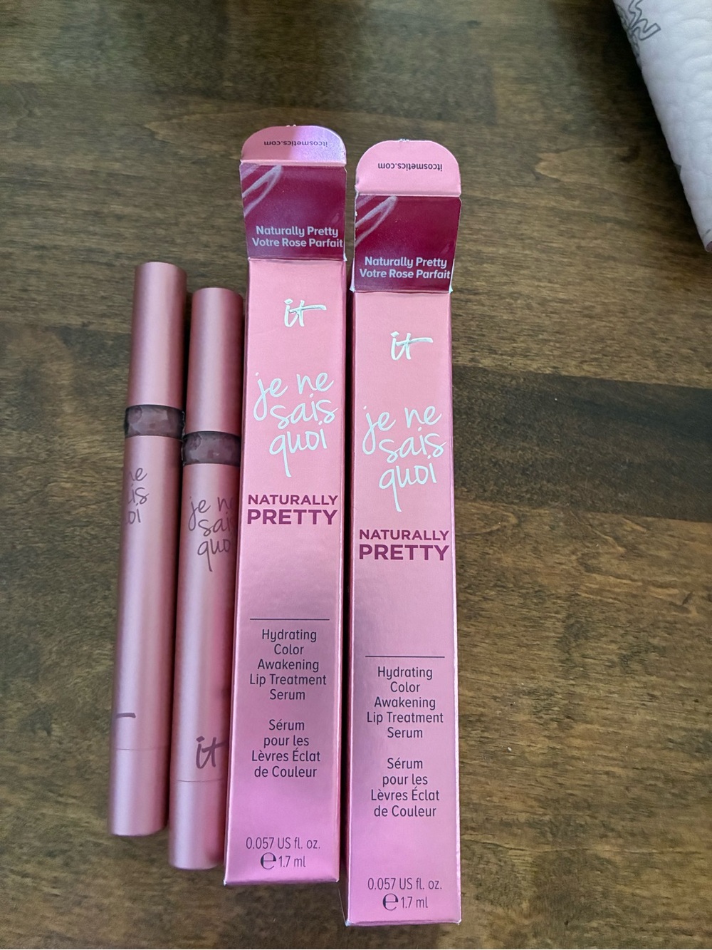 It je ne sais quoi set of 2